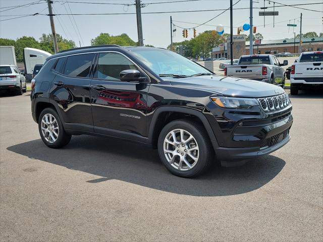 2024 Jeep Compass COMPASS LATITUDE LUX 4X4