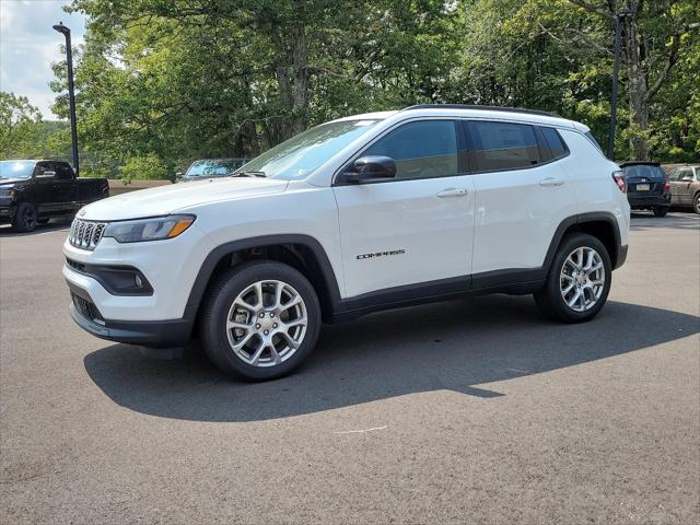 2024 Jeep Compass COMPASS LATITUDE LUX 4X4