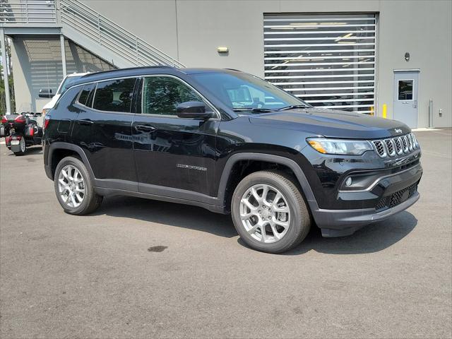 2024 Jeep Compass COMPASS LATITUDE LUX 4X4