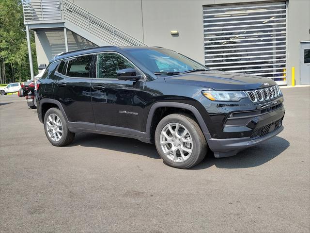 2024 Jeep Compass COMPASS LATITUDE LUX 4X4