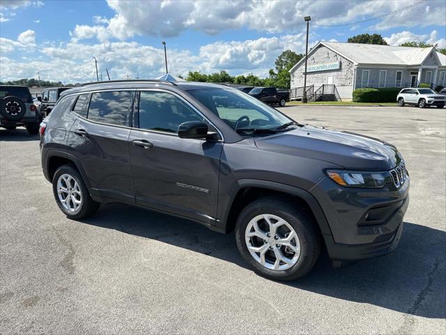 2024 Jeep Compass COMPASS LATITUDE 4X4