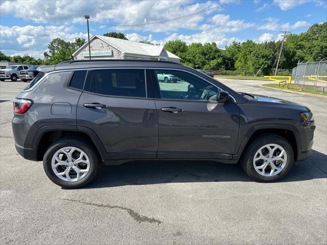 2024 Jeep Compass COMPASS LATITUDE 4X4