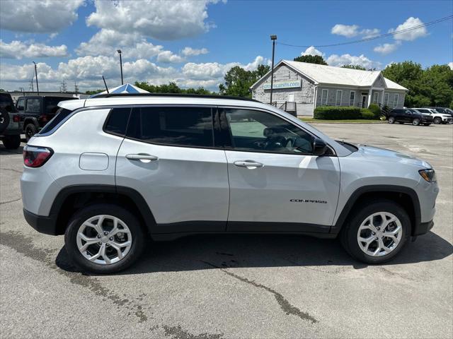 2024 Jeep Compass COMPASS LATITUDE 4X4