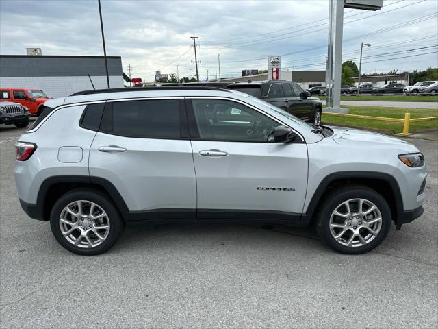 2024 Jeep Compass COMPASS LATITUDE LUX 4X4