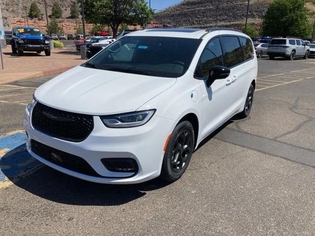 2024 Chrysler Pacifica Hybrid PACIFICA PLUG-IN HYBRID PREMIUM S APPEARANCE