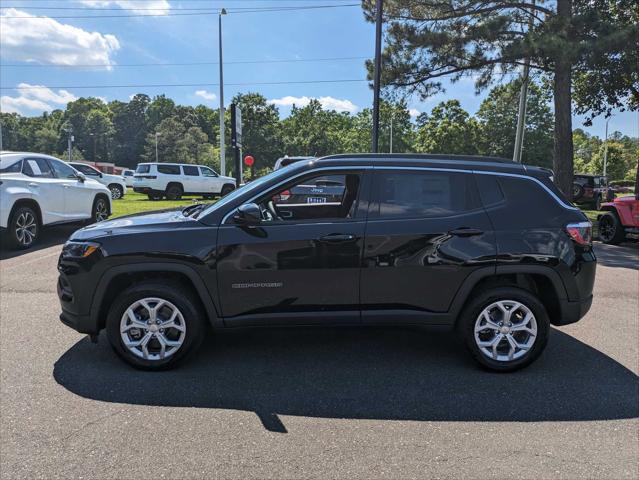 2024 Jeep Compass COMPASS LATITUDE 4X4