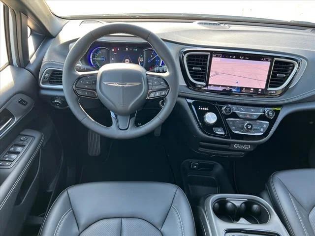 2024 Chrysler Pacifica Hybrid PACIFICA PLUG-IN HYBRID S APPEARANCE