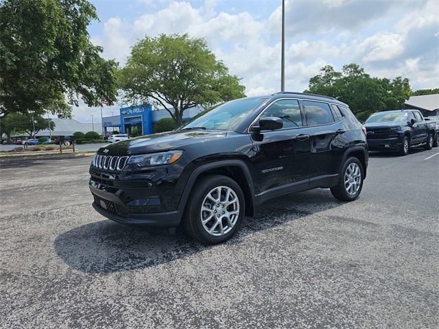 2024 Jeep Compass COMPASS LATITUDE LUX 4X4