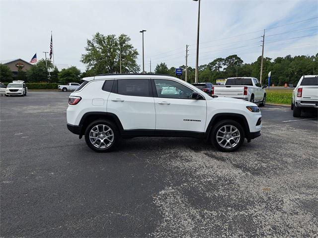 2024 Jeep Compass COMPASS LATITUDE LUX 4X4