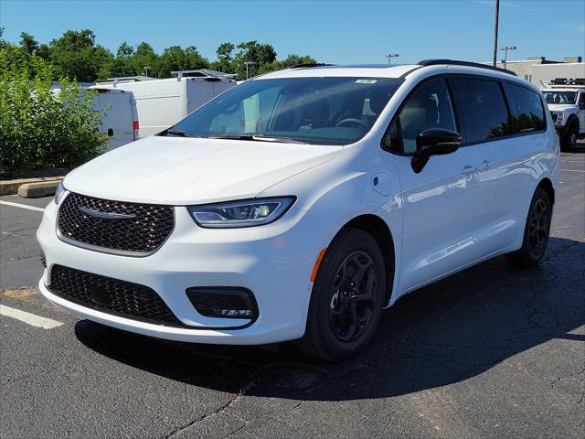 2024 Chrysler Pacifica Hybrid PACIFICA PLUG-IN HYBRID PREMIUM S APPEARANCE