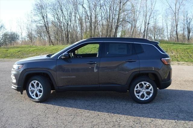 2024 Jeep Compass COMPASS LATITUDE 4X4