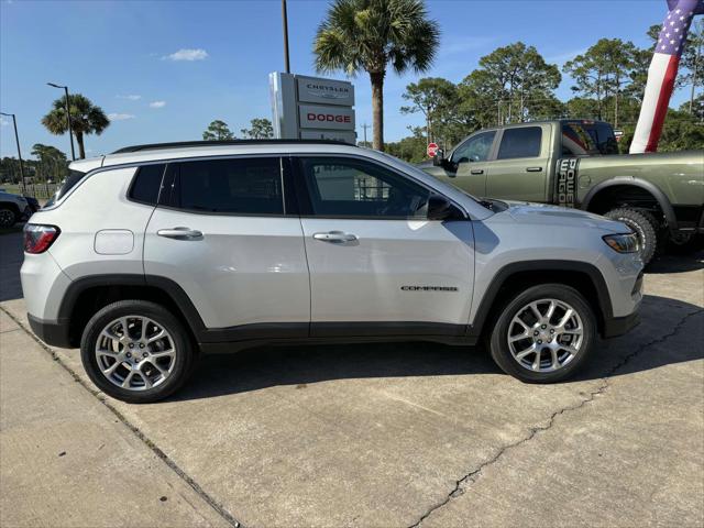 2024 Jeep Compass COMPASS LATITUDE LUX 4X4