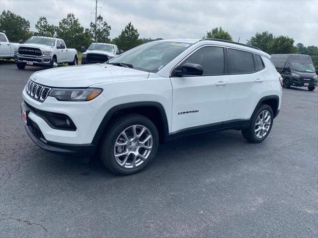 2024 Jeep Compass COMPASS LATITUDE LUX 4X4