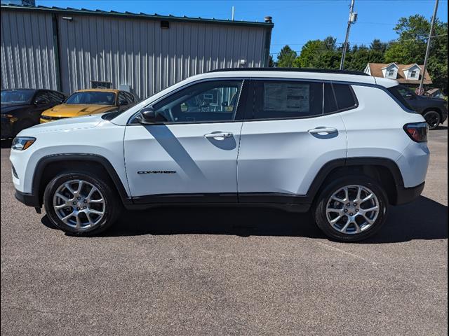 2024 Jeep Compass COMPASS LATITUDE LUX 4X4