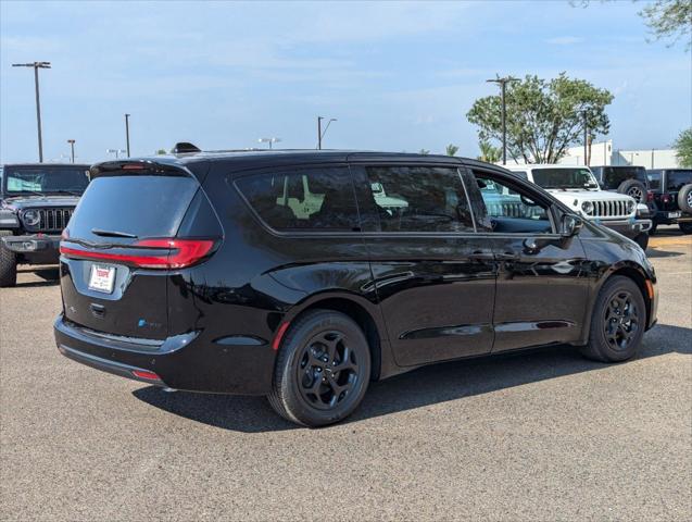 2024 Chrysler Pacifica Hybrid PACIFICA PLUG-IN HYBRID S APPEARANCE