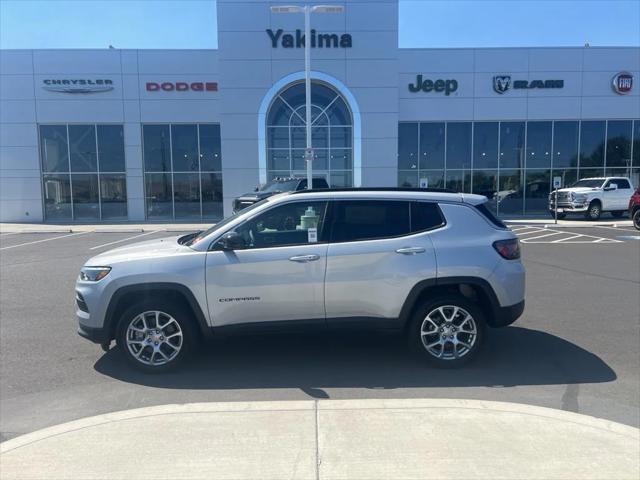 2024 Jeep Compass COMPASS LATITUDE LUX 4X4