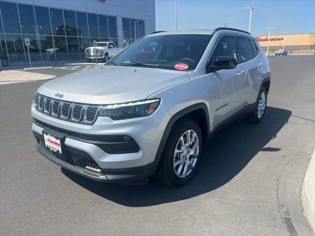 2024 Jeep Compass COMPASS LATITUDE LUX 4X4