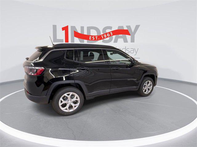 2024 Jeep Compass COMPASS LATITUDE 4X4