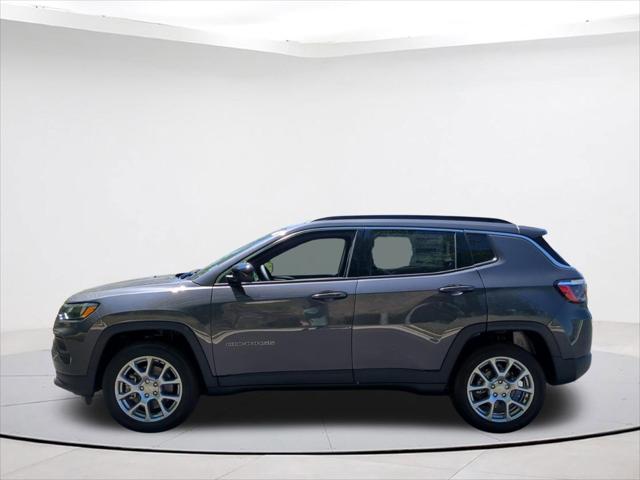 2024 Jeep Compass COMPASS LATITUDE LUX 4X4