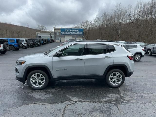 2024 Jeep Compass COMPASS LATITUDE 4X4