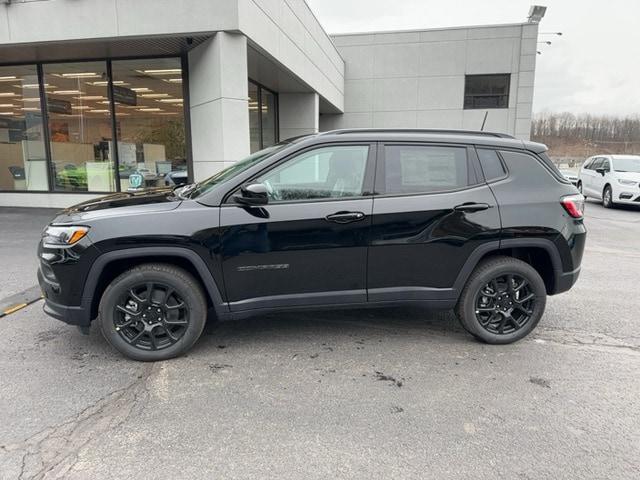 2024 Jeep Compass COMPASS LATITUDE 4X4