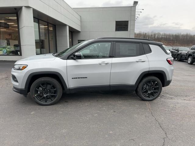 2024 Jeep Compass COMPASS LATITUDE 4X4