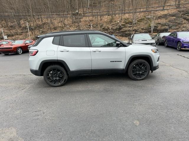 2024 Jeep Compass COMPASS LATITUDE 4X4