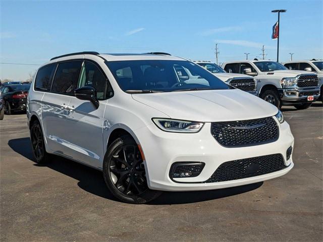 2024 Chrysler Pacifica PACIFICA TOURING L