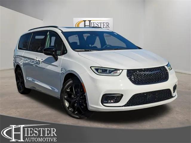 2024 Chrysler Pacifica PACIFICA TOURING L