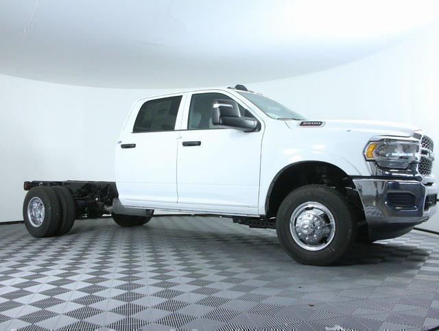 2024 RAM Ram 3500 Chassis Cab RAM 3500 TRADESMAN CREW CAB CHASSIS 4X4 60 CA