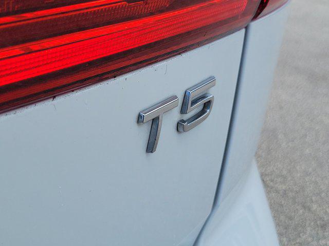 2021 Volvo XC60 T5 Momentum