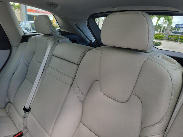 2021 Volvo XC60 T5 Momentum