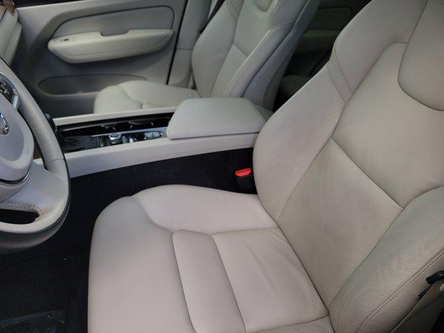 2021 Volvo XC60 T5 Momentum