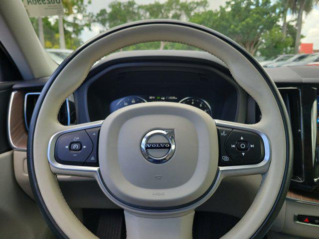 2021 Volvo XC60 T5 Momentum
