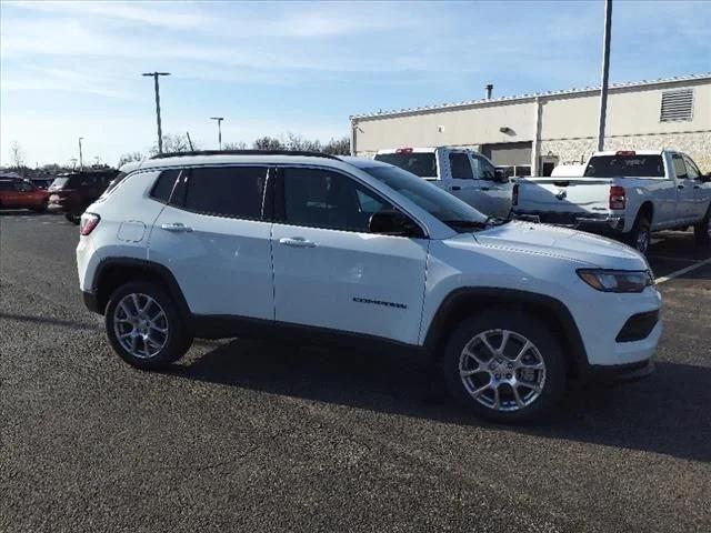 2024 Jeep Compass COMPASS LATITUDE LUX 4X4