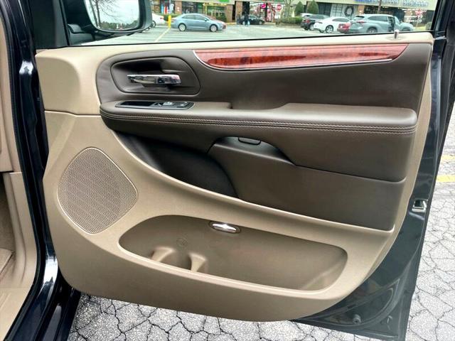 2014 Chrysler Town & Country Touring