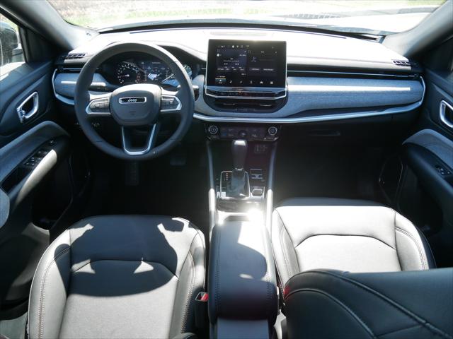 2024 Jeep Compass Latitude Lux FWD