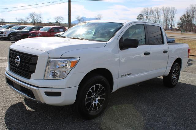 2022 Nissan Titan Crew Cab SV 4x4