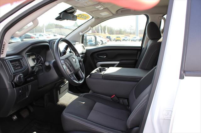 2022 Nissan Titan Crew Cab SV 4x4