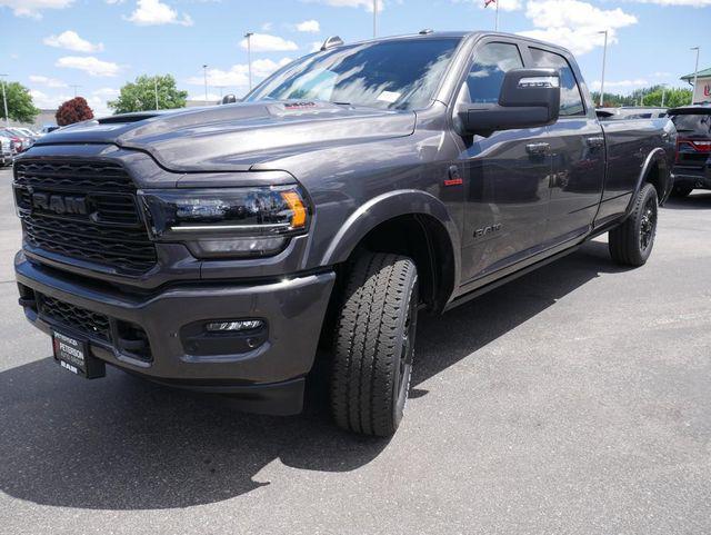 2024 RAM Ram 3500 RAM 3500 LIMITED CREW CAB 4X4 8 BOX