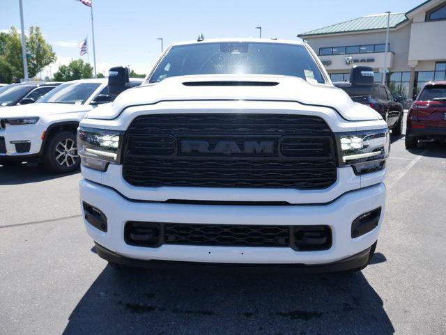 2024 RAM Ram 3500 RAM 3500 LIMITED CREW CAB 4X4 8 BOX