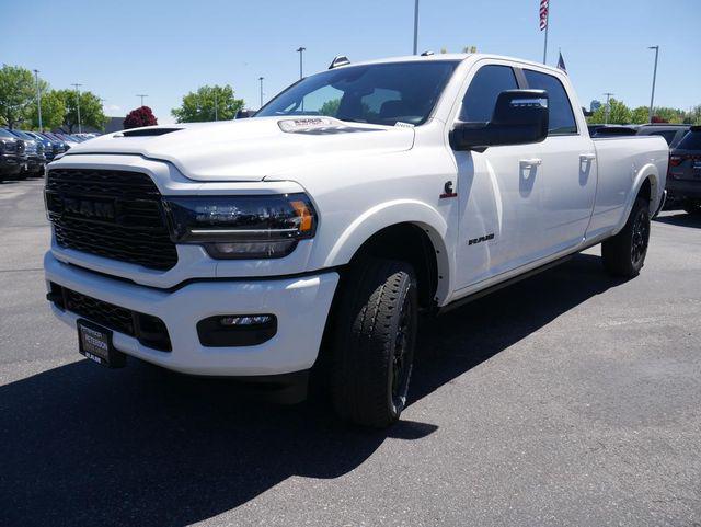 2024 RAM Ram 3500 RAM 3500 LIMITED CREW CAB 4X4 8 BOX