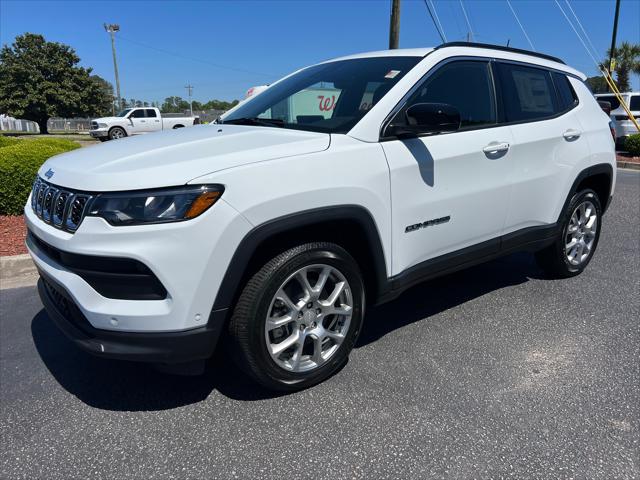 2024 Jeep Compass COMPASS LATITUDE LUX 4X4