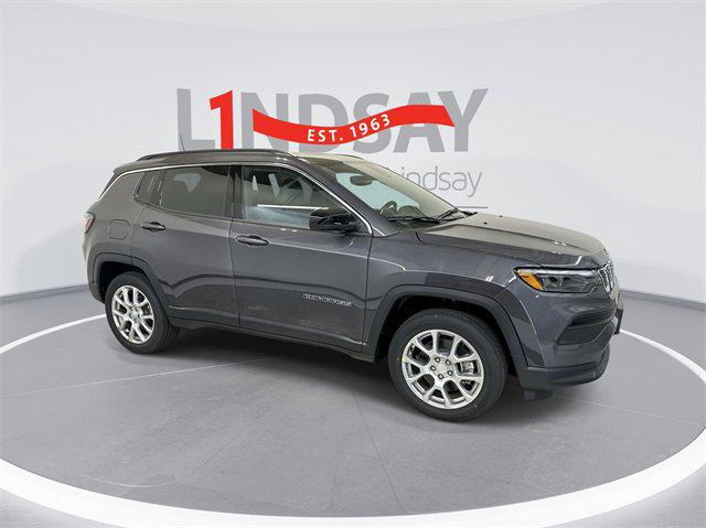 2024 Jeep Compass COMPASS LATITUDE LUX 4X4