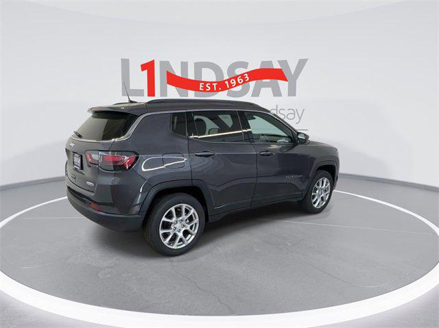 2024 Jeep Compass COMPASS LATITUDE LUX 4X4