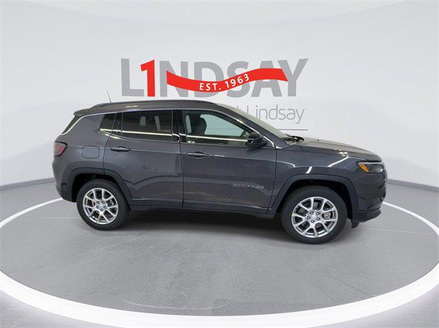 2024 Jeep Compass COMPASS LATITUDE LUX 4X4