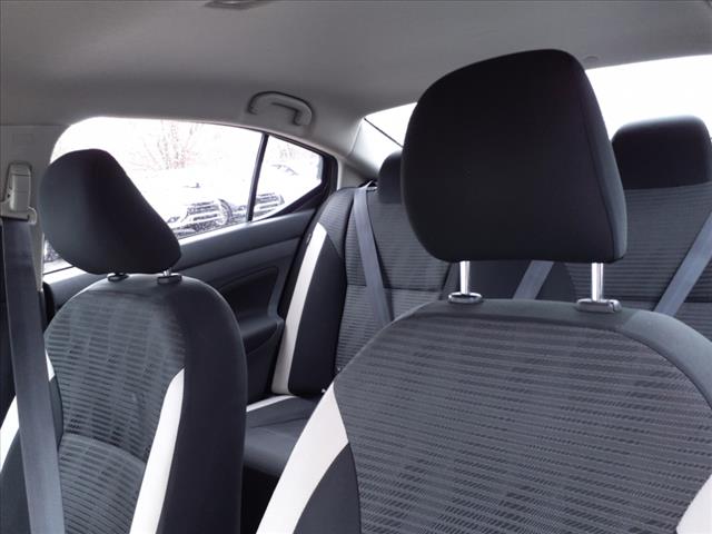 2021 Nissan Versa SV Xtronic CVT