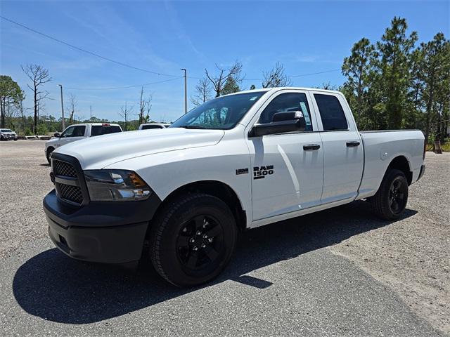 2024 RAM Ram 1500 Classic RAM 1500 CLASSIC TRADESMAN QUAD CAB 4X4 64 BOX