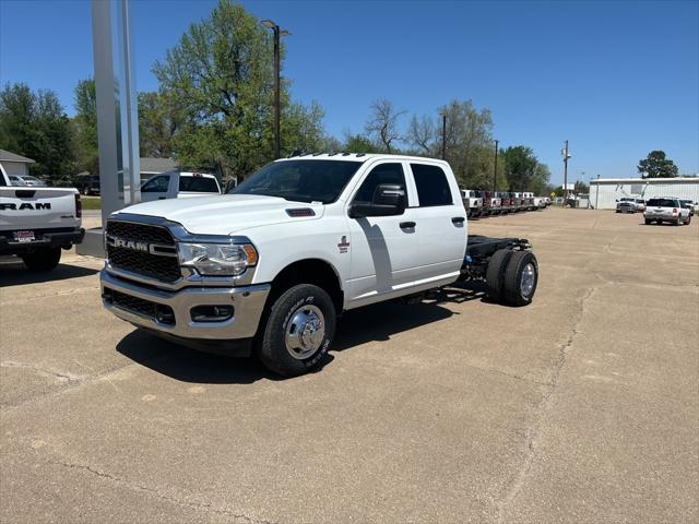 2024 RAM Ram 3500 Chassis Cab RAM 3500 TRADESMAN CREW CAB CHASSIS 4X4 60 CA