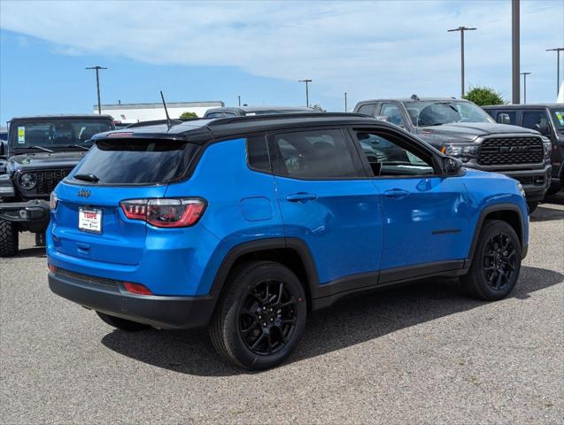 2024 Jeep Compass COMPASS LATITUDE 4X4